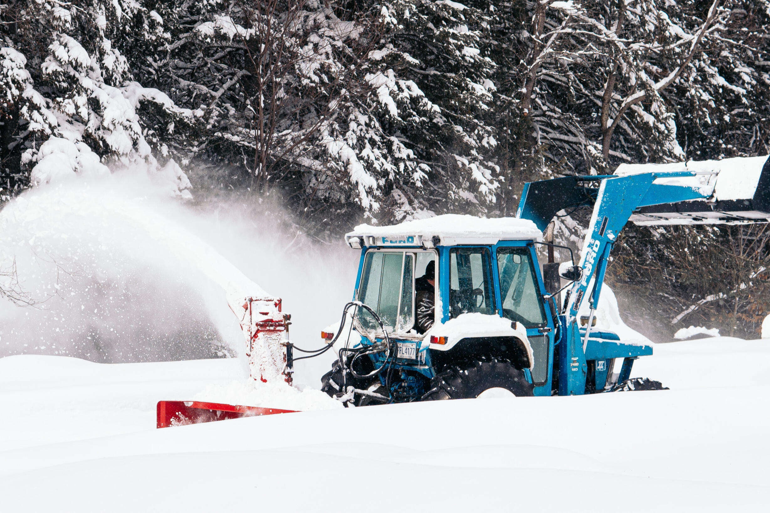 Snow removal tractor